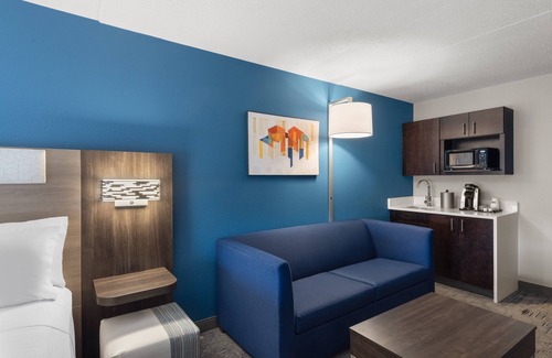 Danbury Hotel | Holiday Inn Express Hotel & Suites Danbury - I-84 by IHG