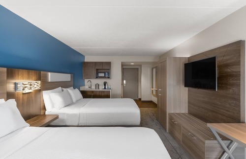 Danbury Hotel | Holiday Inn Express Hotel & Suites Danbury - I-84 by IHG