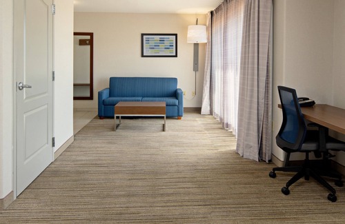 Raisin Hotel | Holiday Inn Express Hotel & Suites Fresno South by IHG
