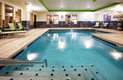 Newport Hotel | Holiday Inn Express Hotel & Suites Newport South by IHG