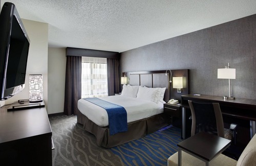 Carlstadt Hotel | Holiday Inn Express Hotel & Suites Meadowlands Area by IHG