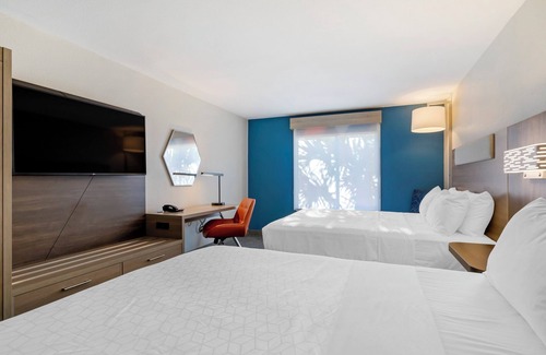 The Villages Hotel | Holiday Inn Express Hotel & Suites The Villages by IHG