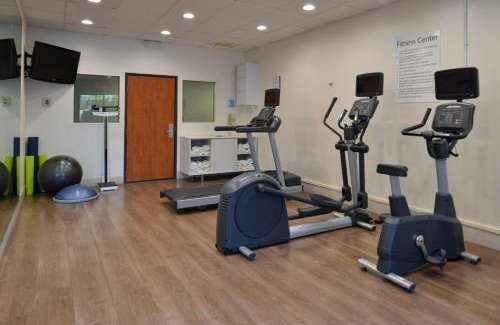 Madera Hotel | Holiday Inn Express Madera by IHG