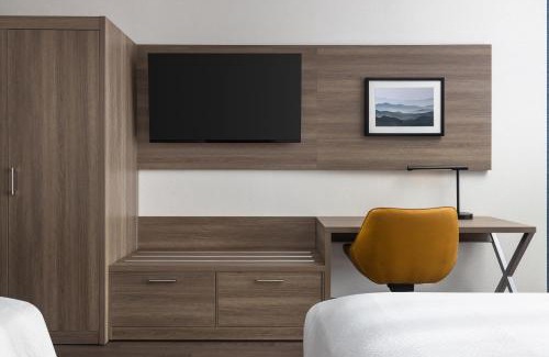 Saint-Laurent Hotel | Holiday Inn Express Montreal Airport - St-Laurent by IHG