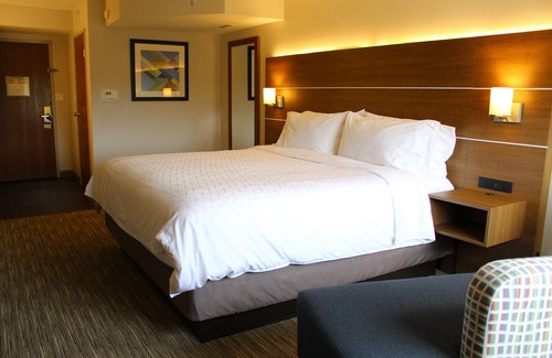 Delmont Hotel | Holiday Inn Express Murrysville - Delmont by IHG