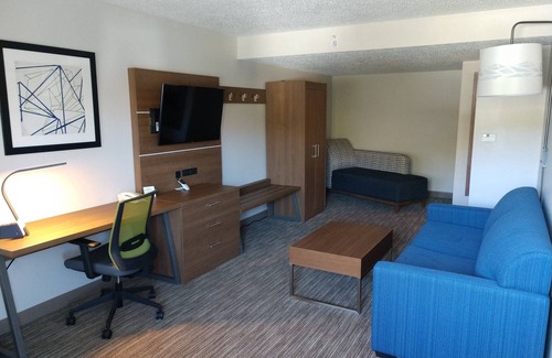 Delmont Hotel | Holiday Inn Express Murrysville - Delmont by IHG