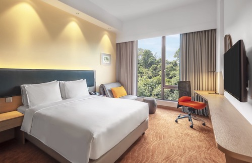 Downtown Kota Kinabalu Hotel | Holiday Inn Express Kota Kinabalu City Centre by IHG