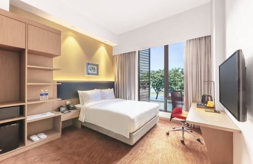 Downtown Kota Kinabalu Hotel | Holiday Inn Express Kota Kinabalu City Centre by IHG