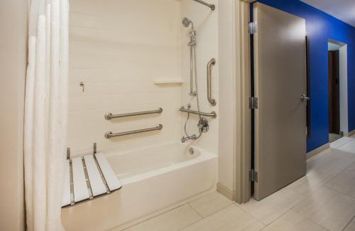 New Rochelle Hotel | Holiday Inn Express - New Rochelle by IHG