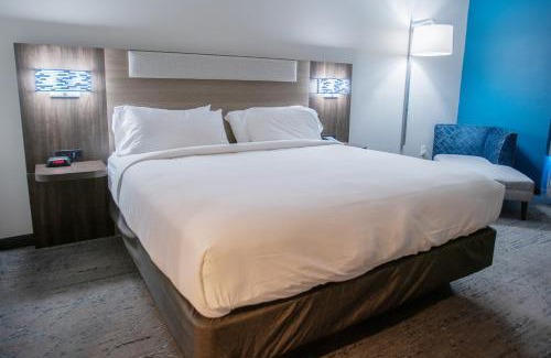 Pembroke Hotel | Holiday Inn Express Pembroke by IHG