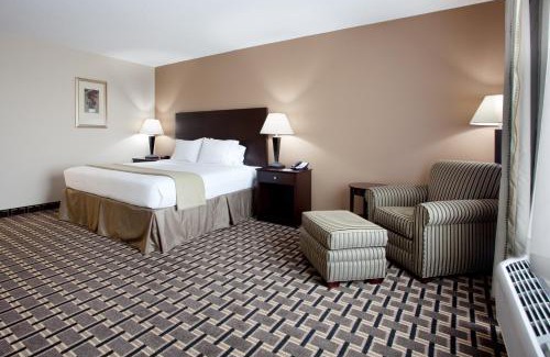 Pembroke Hotel | Holiday Inn Express Pembroke by IHG