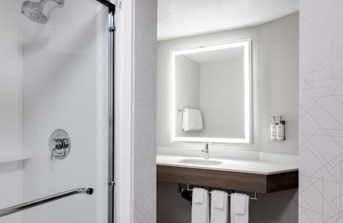 Lake Oswego Hotel | Holiday Inn Express Portland South - Lake Oswego by IHG