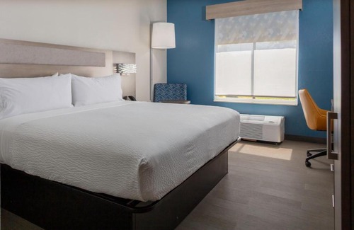 Rocky Mount Hotel | Holiday Inn Express - Rocky Mount - Sports Center by IHG