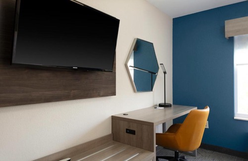 Rocky Mount Hotel | Holiday Inn Express - Rocky Mount - Sports Center by IHG