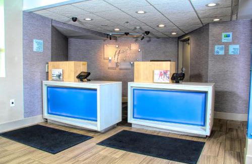 North Greece Hotel | Holiday Inn Express Rochester - Greece by IHG