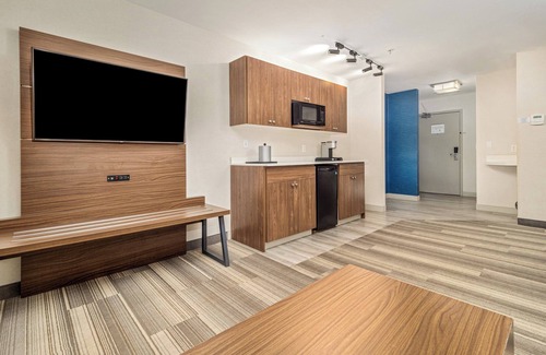 Medicine Hat Hotel | Holiday Inn Express & Suites Medicine Hat Transcanada Hwy 1 by IHG