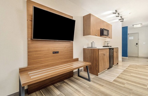 Medicine Hat Hotel | Holiday Inn Express & Suites Medicine Hat Transcanada Hwy 1 by IHG