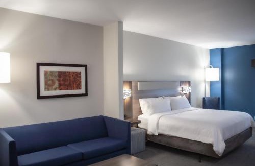Overland Park Hotel | Holiday Inn Express & Suites Overland Park by IHG