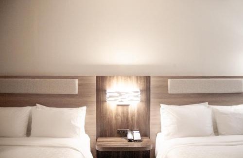 Overland Park Hotel | Holiday Inn Express & Suites Overland Park by IHG