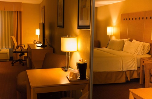 Saltillo Hotel | Holiday Inn Express Saltillo Zona Aeropuerto by IHG