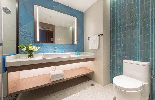 Downtown Shanghai Hotel | Holiday Inn Express Shanghai Changfeng Park by IHG