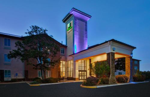 Tyrone Hotel | Holiday Inn Express Silver City by IHG