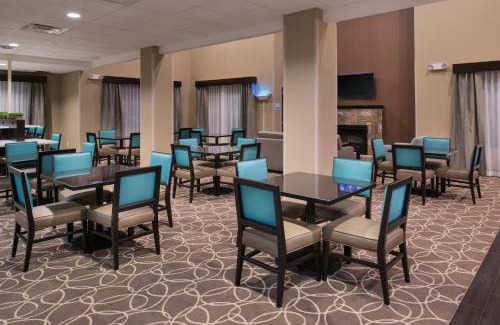 Greenacres Hotel | Holiday Inn Express & Suites Bakersfield Airport by IHG