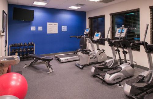 Greenacres Hotel | Holiday Inn Express & Suites Bakersfield Airport by IHG