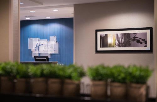 Greenacres Hotel | Holiday Inn Express & Suites Bakersfield Airport by IHG