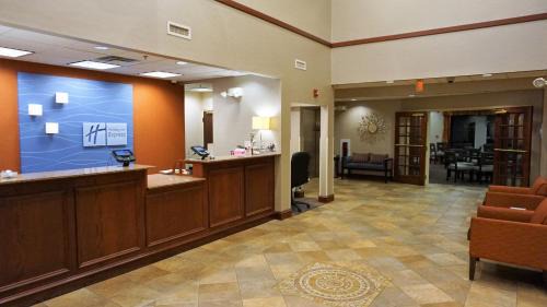 New Milford Hotel | Holiday Inn Express & Suites Gibson by IHG