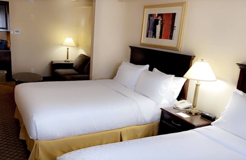 Huntsville Hotel | Holiday Inn Express & Suites Huntsville by IHG