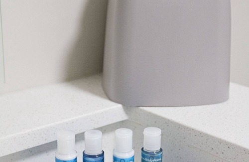 Greenwood Hotel | Holiday Inn Express & Suites Greenwood Mall by IHG