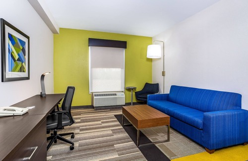 Morristown Hotel | Holiday Inn Express & Suites Morristown by IHG