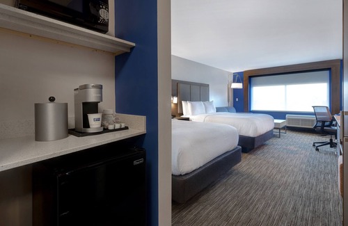 Brighton Hotel | Holiday Inn Express & Suites Brighton by IHG
