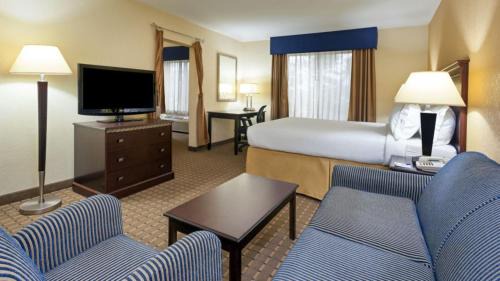 Smithfield Hotel | Holiday Inn Express & Suites - Smithfield/Selma by IHG