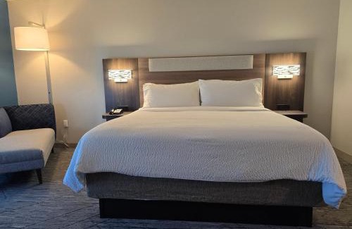 Smithfield Hotel | Holiday Inn Express & Suites - Smithfield/Selma by IHG