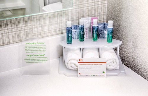 Westlake Hotel | Holiday Inn Express & Suites Cleveland West - Westlake by IHG