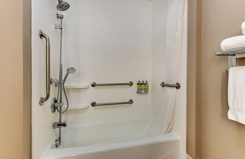 Columbus Hotel | Holiday Inn Express & Suites Columbus South – Fort Benning By IHG