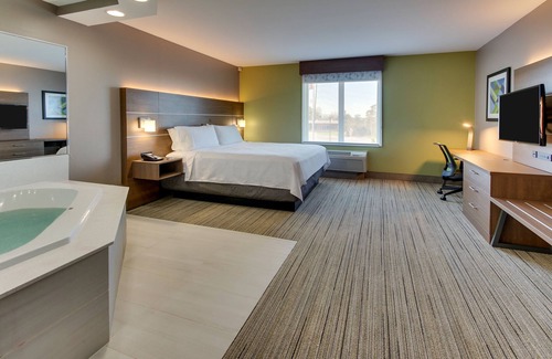 Columbus Hotel | Holiday Inn Express & Suites Columbus South – Fort Benning By IHG