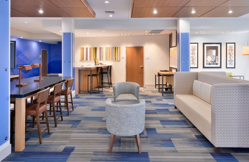 Madison Hotel | Holiday Inn Express & Suites Madison by IHG