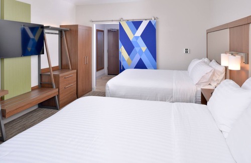 Madison Hotel | Holiday Inn Express & Suites Madison by IHG