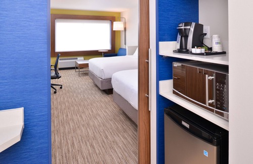 Madison Hotel | Holiday Inn Express & Suites Madison by IHG