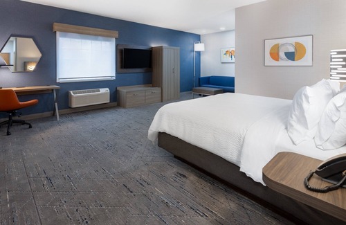 Monaca Hotel | Holiday Inn Express & Suites Center Township by IHG