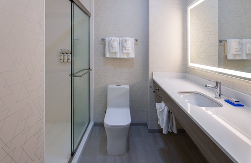 Monaca Hotel | Holiday Inn Express & Suites Center Township by IHG