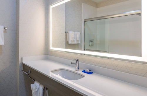 Monaca Hotel | Holiday Inn Express & Suites Center Township by IHG