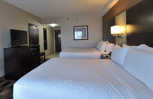 Industrial Park Hotel | Holiday Inn Express & Suites Ottawa East - Orleans by IHG