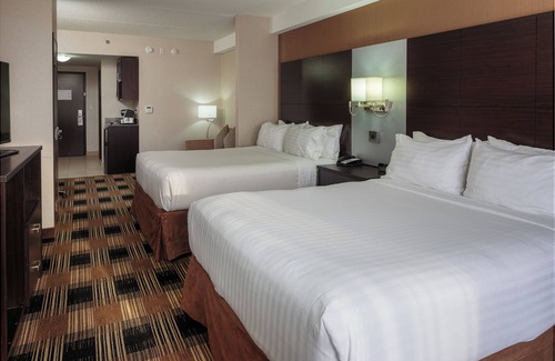 Industrial Park Hotel | Holiday Inn Express & Suites Ottawa East - Orleans by IHG