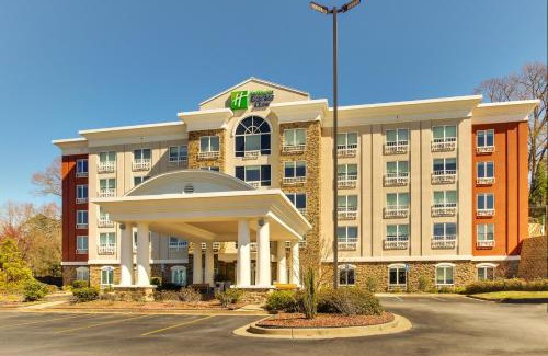 Columbus Hotel | Holiday Inn Express & Suites Columbus - Ft Benning Maingate by IHG