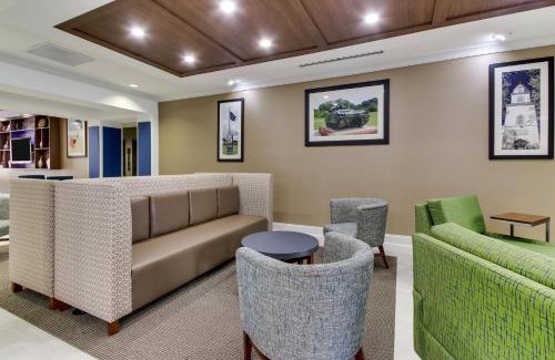 Columbus Hotel | Holiday Inn Express & Suites Columbus - Ft Benning Maingate by IHG