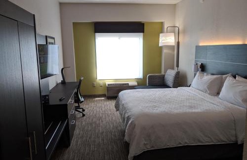 Concord Hotel | Holiday Inn Express & Suites Charlotte-Concord-I-85 by IHG